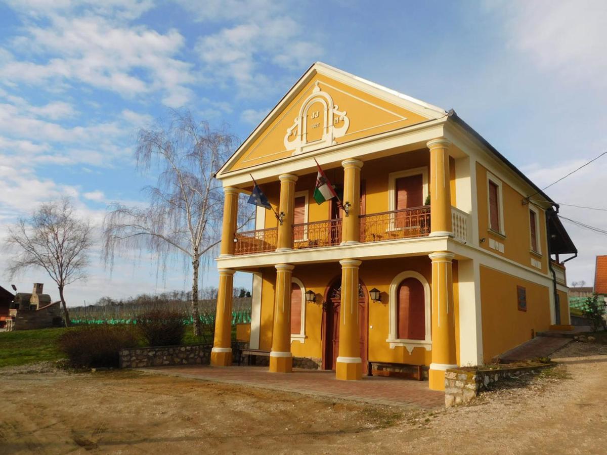 Joe Bácsi Rezidenciája Kisharsány Exterior foto