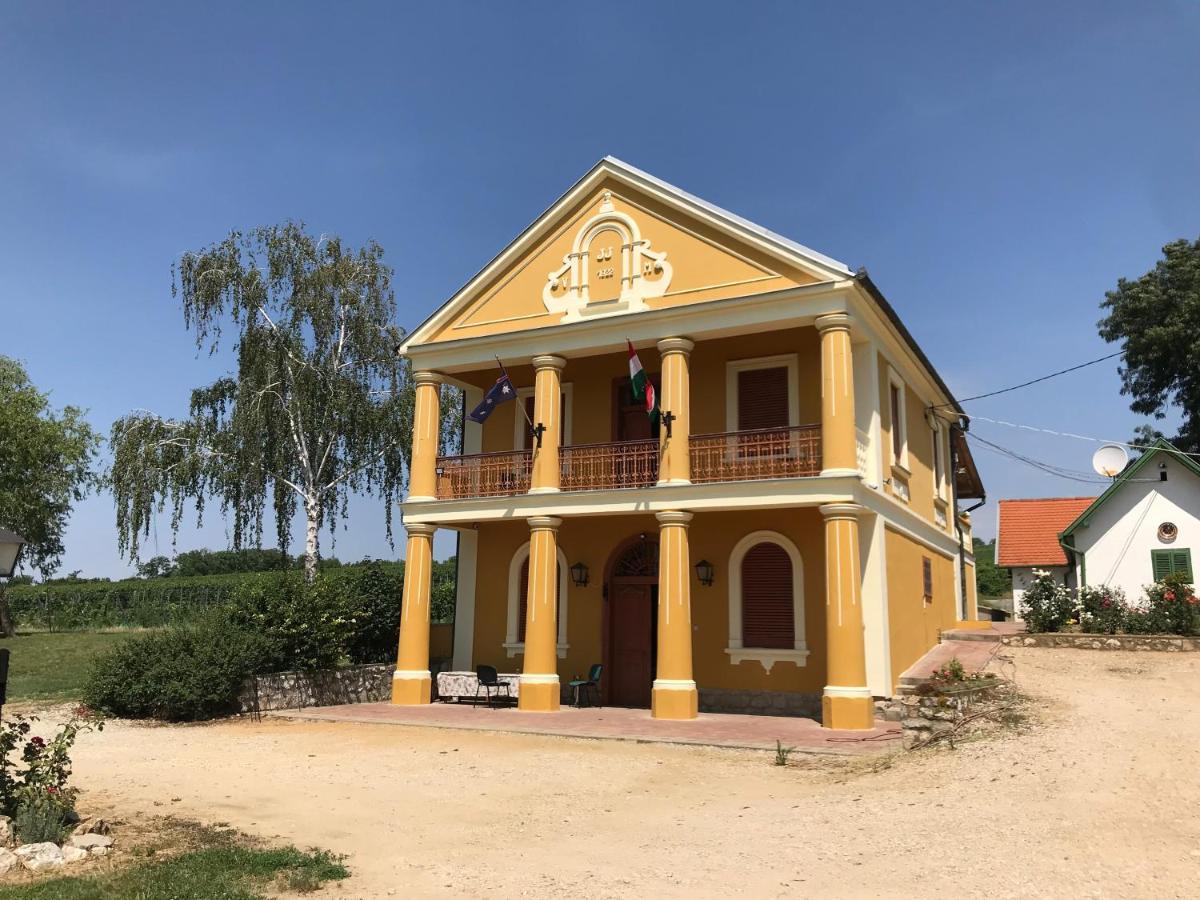 Joe Bácsi Rezidenciája Kisharsány Exterior foto