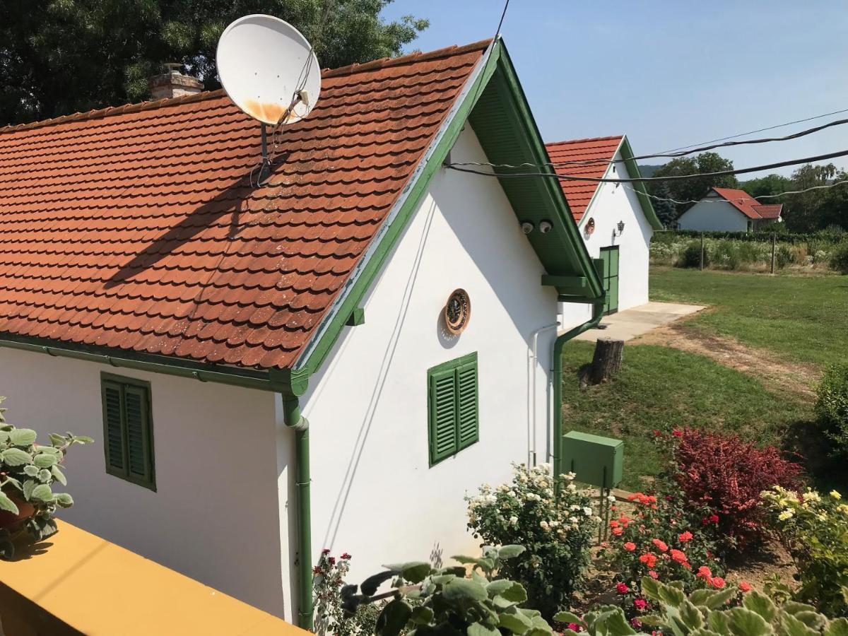 Joe Bácsi Rezidenciája Kisharsány Exterior foto