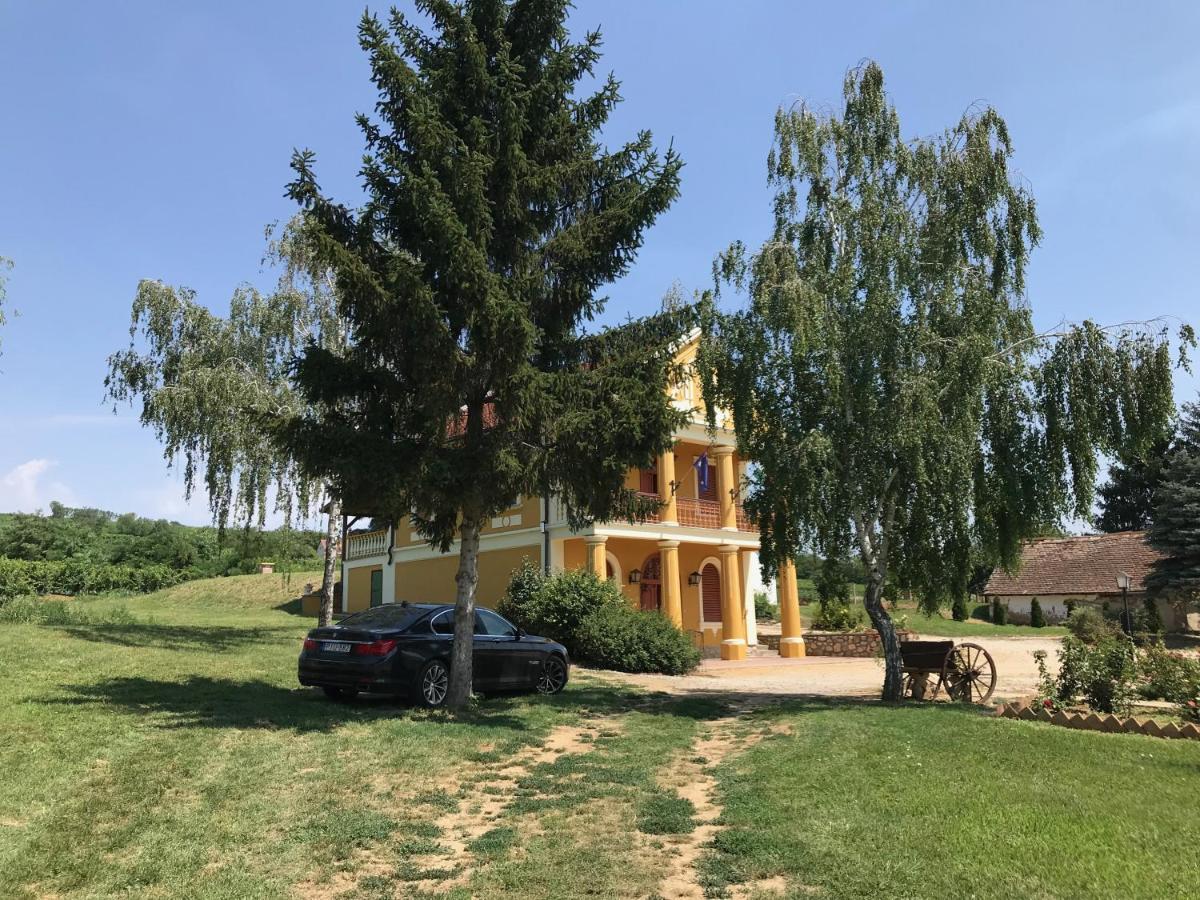 Joe Bácsi Rezidenciája Kisharsány Exterior foto