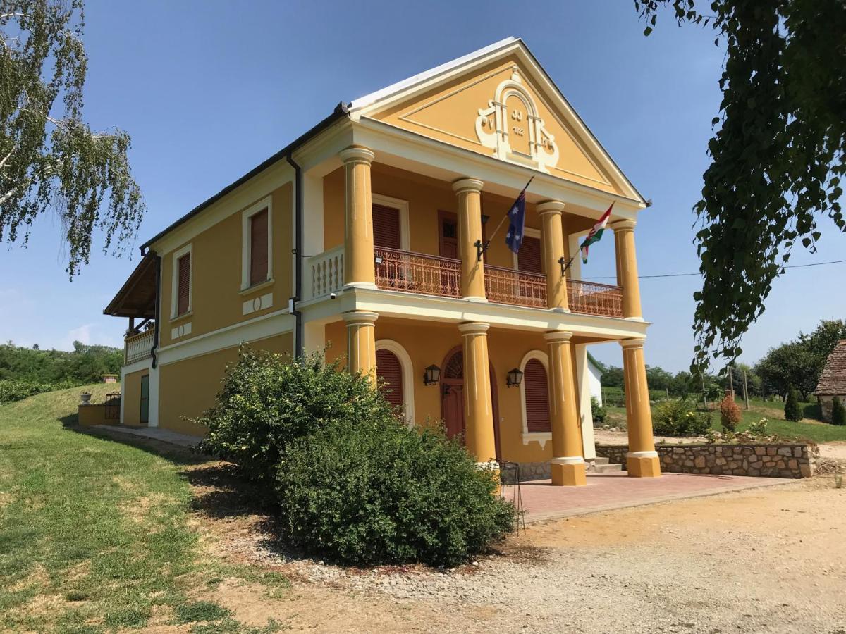 Joe Bácsi Rezidenciája Kisharsány Exterior foto