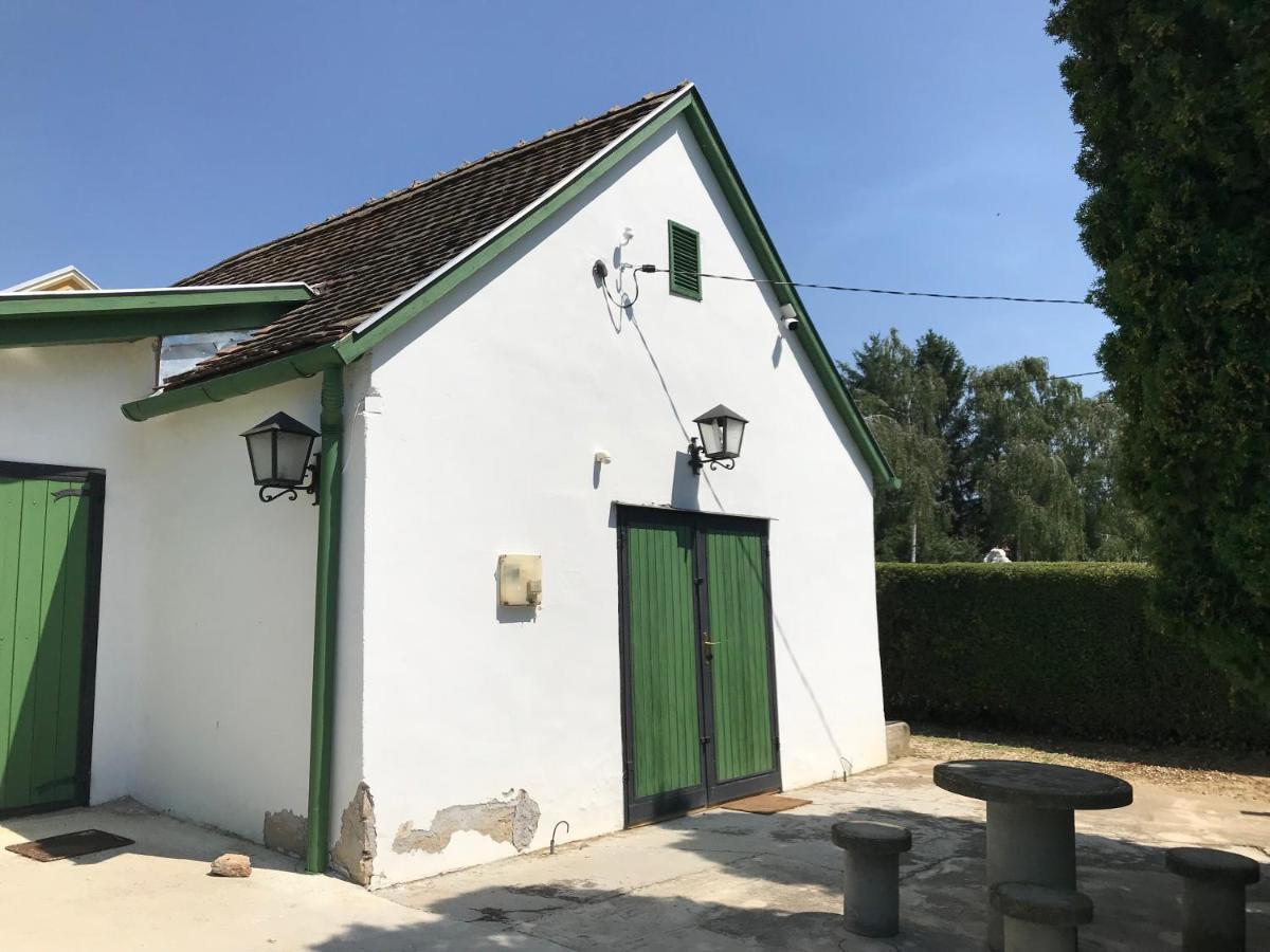 Joe Bácsi Rezidenciája Kisharsány Exterior foto