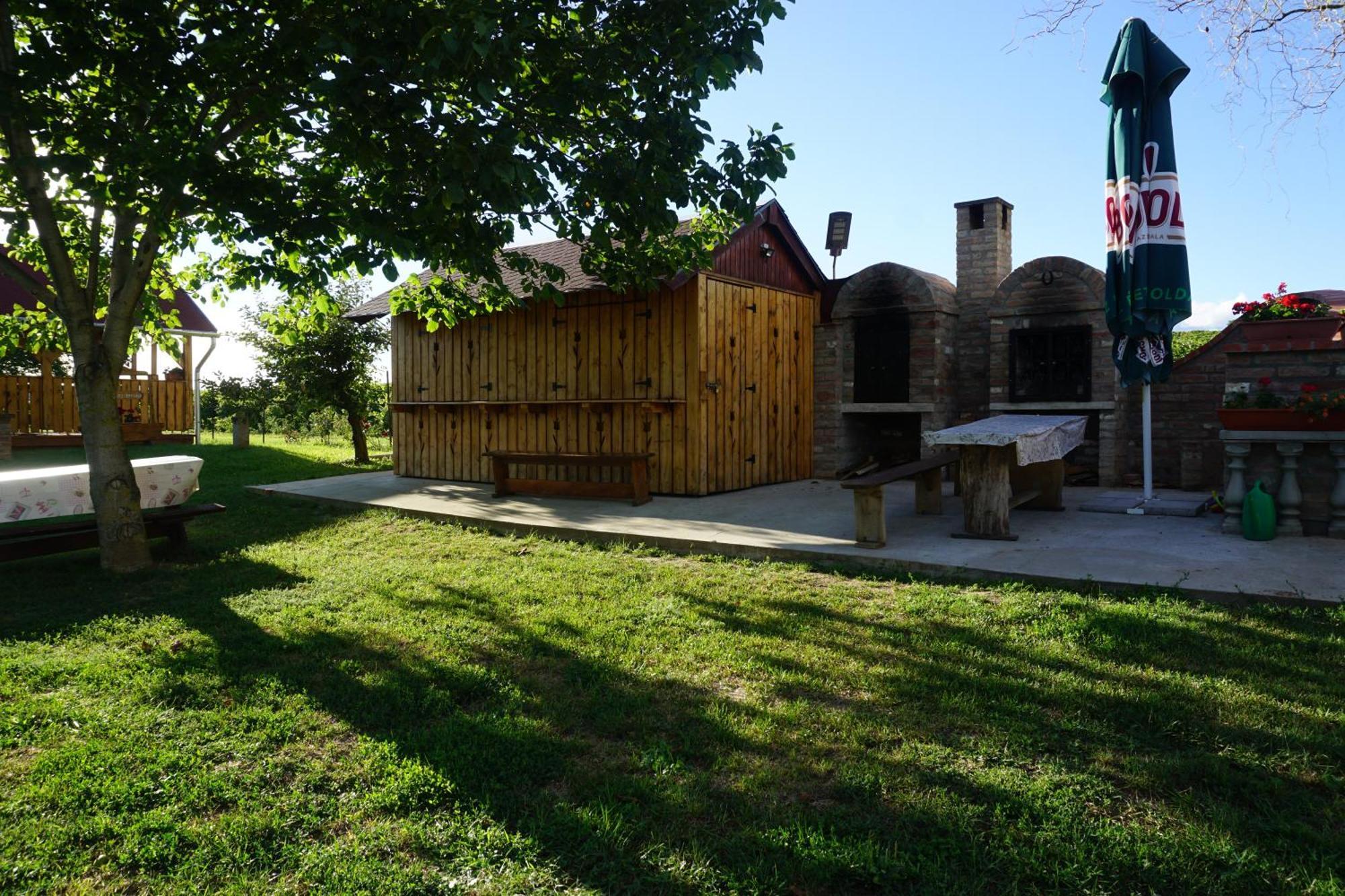 Joe Bácsi Rezidenciája Kisharsány Exterior foto
